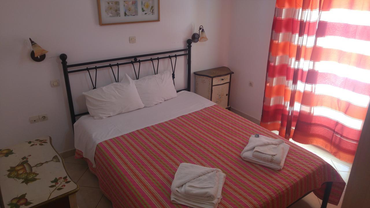 Magdas Kamares Poros Town Bagian luar foto